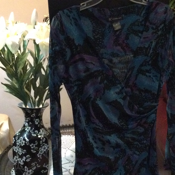 Nice Turquoise, purple and black  pattern blouse - Picture 4 of 5